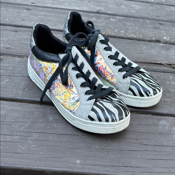 Steve Madden Zparka Colorful Zebra Print Girls Sneakers size 5 - Picture 1 of 6